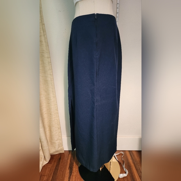 Womens long skirt with left side slit - Picture 3 of 6